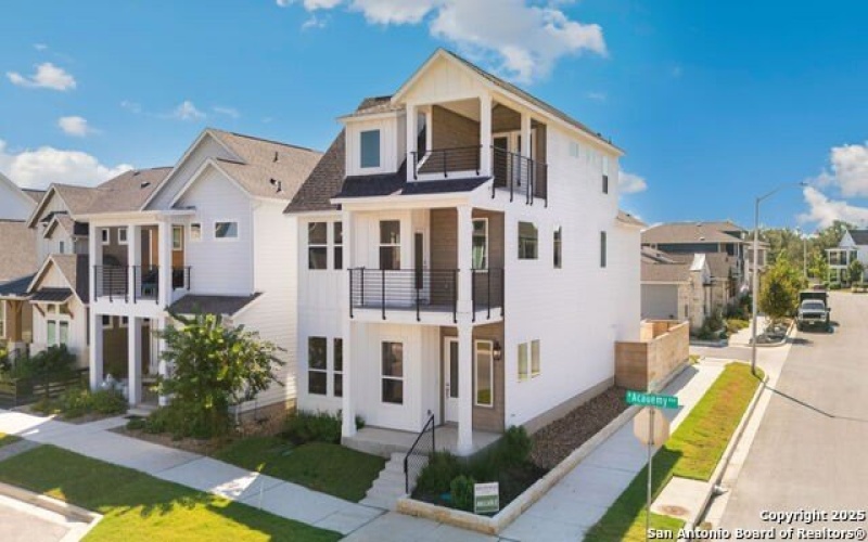 895 N Academy, New Braunfels, TX 78130, 4 Bedrooms Bedrooms, ,3 BathroomsBathrooms,Residential,For Sale,895 N Academy,0,1914265