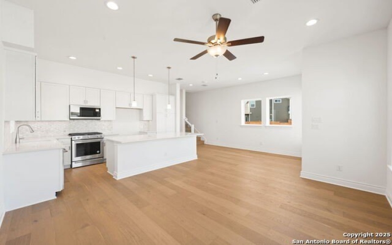 895 N Academy, New Braunfels, TX 78130, 4 Bedrooms Bedrooms, ,3 BathroomsBathrooms,Residential,For Sale,895 N Academy,0,1914265