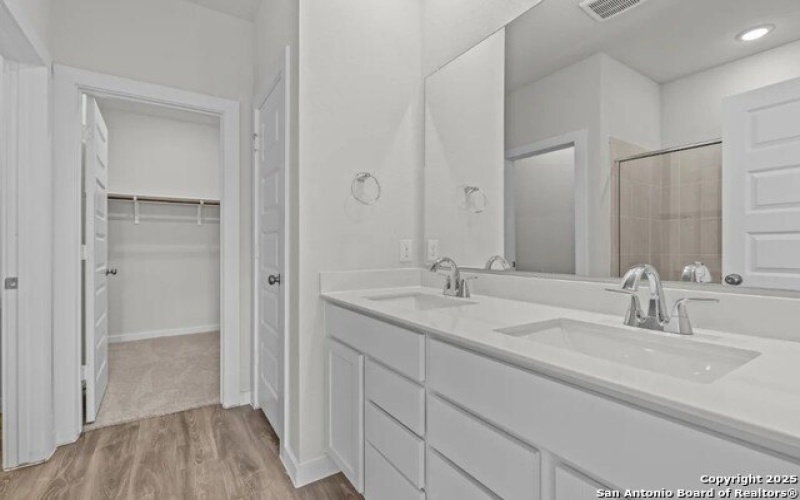10802 Fairchild Way, San Antonio, TX 78109, 4 Habitaciones Habitaciones , ,2 BañosBaños,Residential,En Venta,10802 Fairchild Way,0,1914309