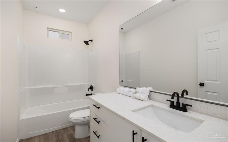 1605 Karen Drive #A1, Alton, TX 78573, 2 Habitaciones Habitaciones , ,2 BañosBaños,Residential,En Venta,1605 Karen Drive,452338