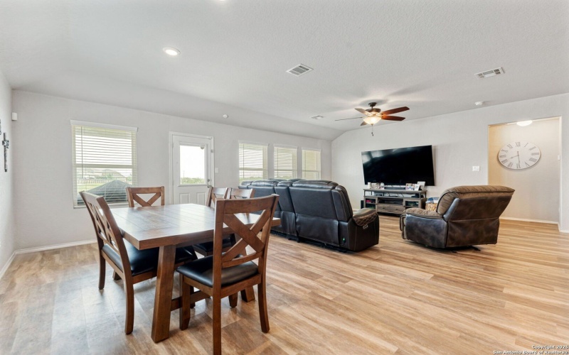 2946 Daisy Meadow, New Braunfels, TX 78130, 4 Habitaciones Habitaciones , ,3 BañosBaños,Residential,En Venta,2946 Daisy Meadow,0,1913863