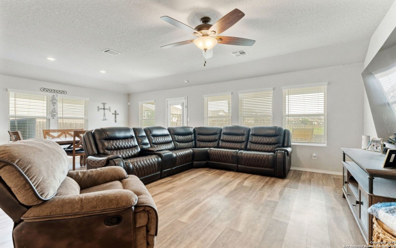 2946 Daisy Meadow, New Braunfels, TX 78130, 4 Habitaciones Habitaciones , ,3 BañosBaños,Residential,En Venta,2946 Daisy Meadow,0,1913863