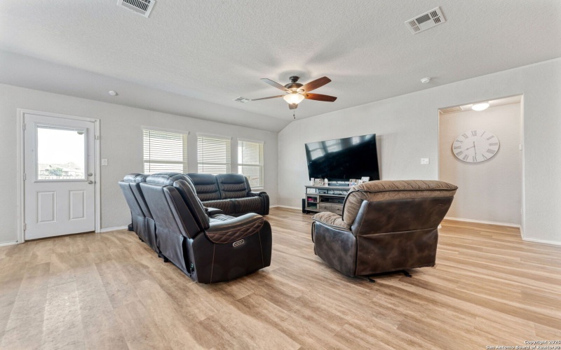 2946 Daisy Meadow, New Braunfels, TX 78130, 4 Habitaciones Habitaciones , ,3 BañosBaños,Residential,En Venta,2946 Daisy Meadow,0,1913863