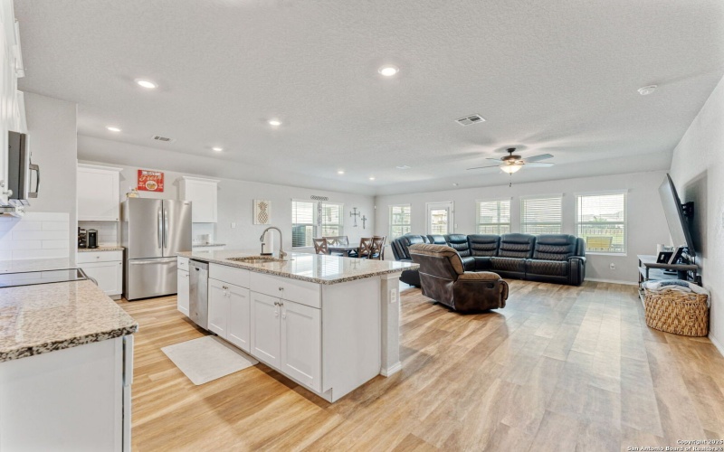 2946 Daisy Meadow, New Braunfels, TX 78130, 4 Habitaciones Habitaciones , ,3 BañosBaños,Residential,En Venta,2946 Daisy Meadow,0,1913863