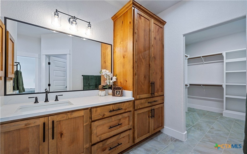 156 Firewheel Loop, Floresville, TX 78114, 4 Habitaciones Habitaciones , ,3 BañosBaños,Residential,En Venta,156 Firewheel Loop,0,594963