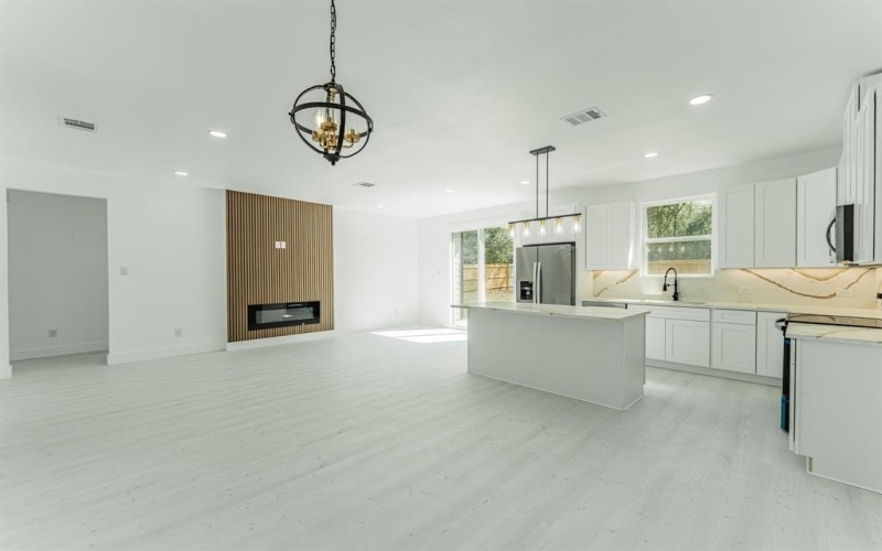 206 Ross Street W, Sulphur Springs, TX 75482, 3 Bedrooms Bedrooms, ,2 BathroomsBathrooms,Residential,For Sale,206 Ross Street W,0,21082124