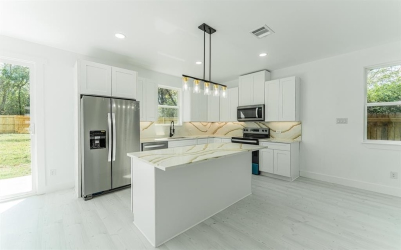 206 Ross Street W, Sulphur Springs, TX 75482, 3 Bedrooms Bedrooms, ,2 BathroomsBathrooms,Residential,For Sale,206 Ross Street W,0,21082124