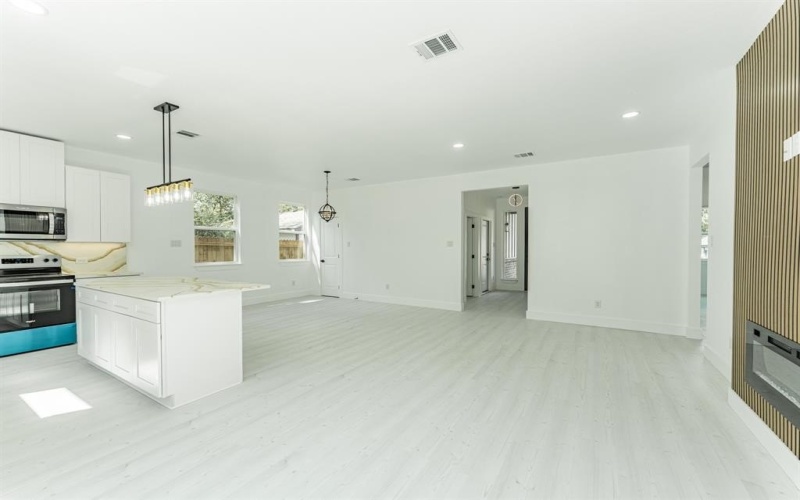 206 Ross Street W, Sulphur Springs, TX 75482, 3 Bedrooms Bedrooms, ,2 BathroomsBathrooms,Residential,For Sale,206 Ross Street W,0,21082124