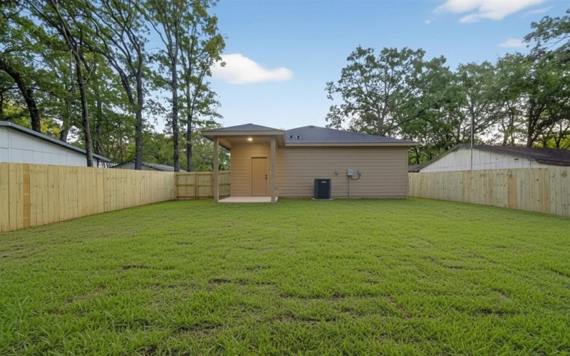 106 Comanche Drive, Mabank, TX 75156, 3 Bedrooms Bedrooms, ,2 BathroomsBathrooms,Residential,For Sale,106 Comanche Drive,0,21080183