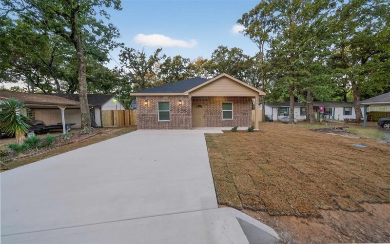 106 Comanche Drive, Mabank, TX 75156, 3 Bedrooms Bedrooms, ,2 BathroomsBathrooms,Residential,For Sale,106 Comanche Drive,0,21080183