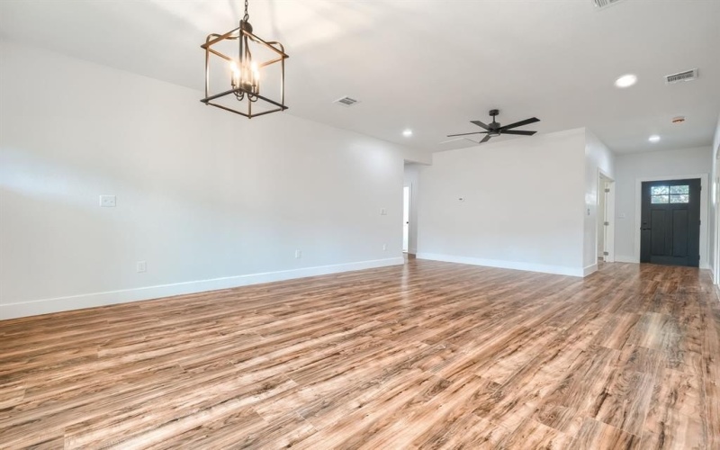 3322 Collins Boulevard, Garland, TX 75044, 4 Habitaciones Habitaciones , ,3 BañosBaños,Residential,En Venta,3322 Collins Boulevard,0,21083150