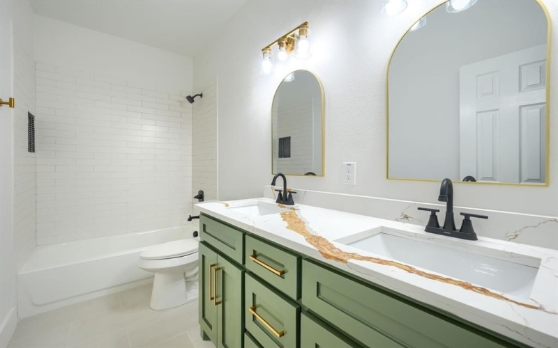 3322 Collins Boulevard, Garland, TX 75044, 4 Habitaciones Habitaciones , ,3 BañosBaños,Residential,En Venta,3322 Collins Boulevard,0,21083150