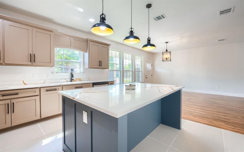 3322 Collins Boulevard, Garland, TX 75044, 4 Habitaciones Habitaciones , ,3 BañosBaños,Residential,En Venta,3322 Collins Boulevard,0,21083150