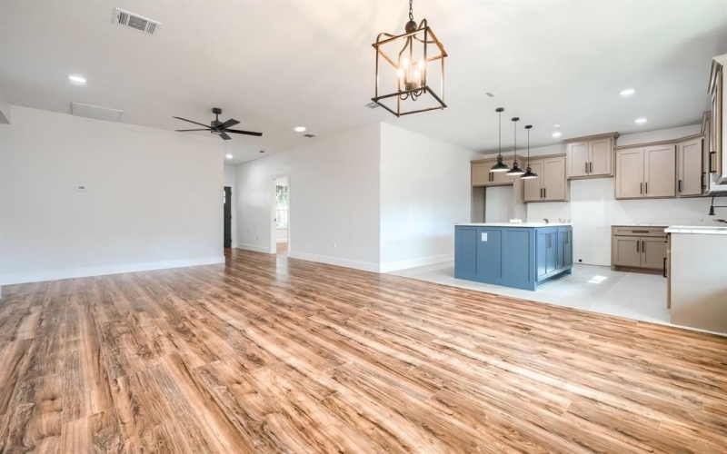 3322 Collins Boulevard, Garland, TX 75044, 4 Habitaciones Habitaciones , ,3 BañosBaños,Residential,En Venta,3322 Collins Boulevard,0,21083150