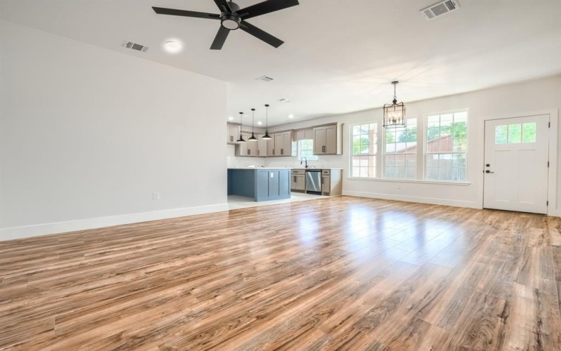 3322 Collins Boulevard, Garland, TX 75044, 4 Habitaciones Habitaciones , ,3 BañosBaños,Residential,En Venta,3322 Collins Boulevard,0,21083150