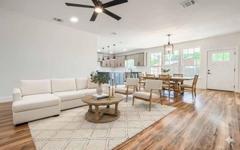 3322 Collins Boulevard, Garland, TX 75044, 4 Habitaciones Habitaciones , ,3 BañosBaños,Residential,En Venta,3322 Collins Boulevard,0,21083150