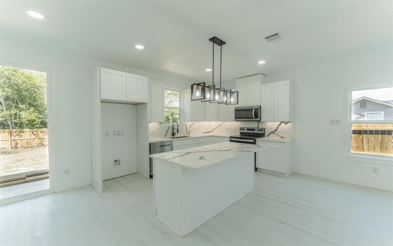 212 Beckham Street W, Sulphur Springs, TX 75482, 3 Bedrooms Bedrooms, ,2 BathroomsBathrooms,Residential,For Sale,212 Beckham Street W,0,21083302