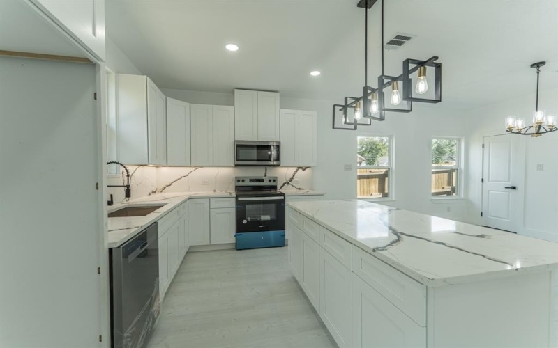 212 Beckham Street W, Sulphur Springs, TX 75482, 3 Bedrooms Bedrooms, ,2 BathroomsBathrooms,Residential,For Sale,212 Beckham Street W,0,21083302