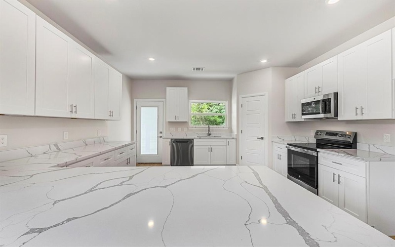 2200 Pedernales Court, Granbury, TX 76048, 3 Bedrooms Bedrooms, ,2 BathroomsBathrooms,Residential,For Sale,2200 Pedernales Court,0,21083476