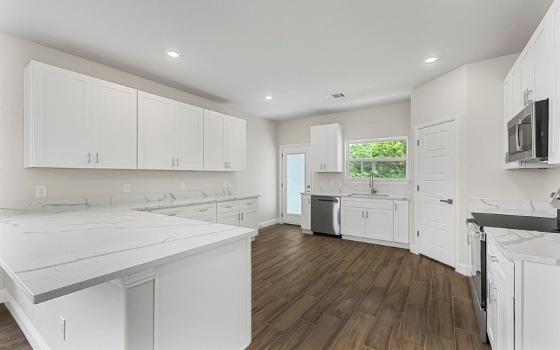 2200 Pedernales Court, Granbury, TX 76048, 3 Bedrooms Bedrooms, ,2 BathroomsBathrooms,Residential,For Sale,2200 Pedernales Court,0,21083476