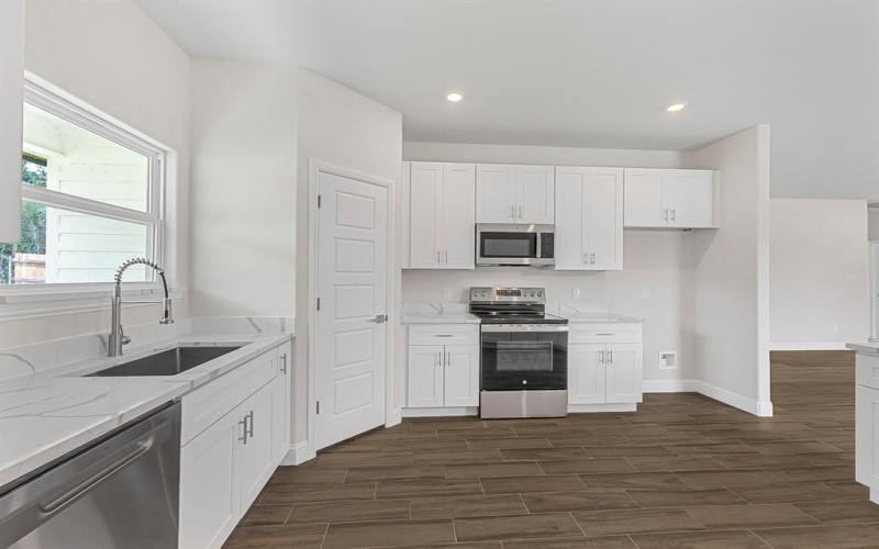 2200 Pedernales Court, Granbury, TX 76048, 3 Bedrooms Bedrooms, ,2 BathroomsBathrooms,Residential,For Sale,2200 Pedernales Court,0,21083476
