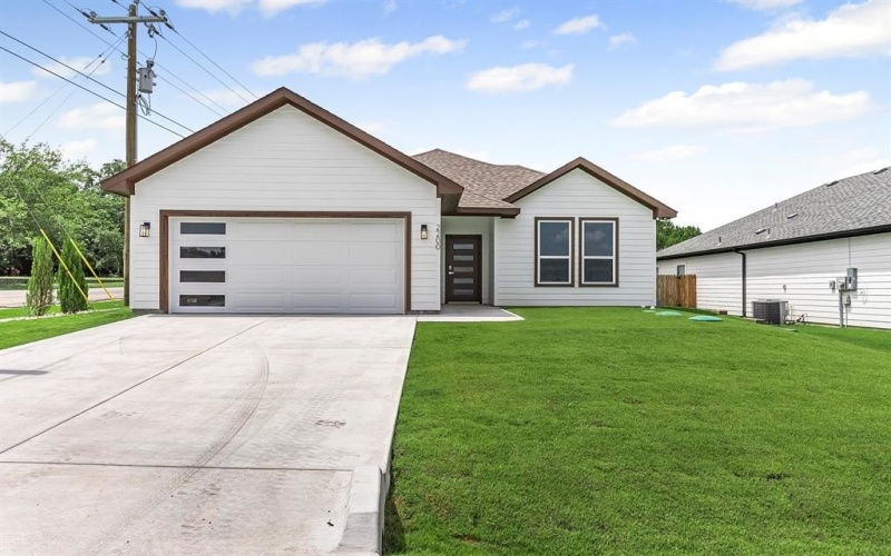 2200 Pedernales Court, Granbury, TX 76048, 3 Bedrooms Bedrooms, ,2 BathroomsBathrooms,Residential,For Sale,2200 Pedernales Court,0,21083476
