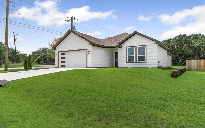2200 Pedernales Court, Granbury, TX 76048, 3 Bedrooms Bedrooms, ,2 BathroomsBathrooms,Residential,For Sale,2200 Pedernales Court,0,21083476