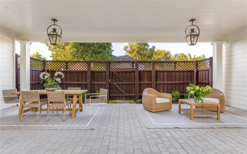 860 Edgefield Road, Fort Worth, TX 76107, 5 Bedrooms Bedrooms, ,5 BathroomsBathrooms,Residential,For Sale,860 Edgefield Road,0,21074640