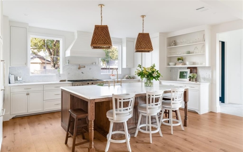 860 Edgefield Road, Fort Worth, TX 76107, 5 Bedrooms Bedrooms, ,5 BathroomsBathrooms,Residential,For Sale,860 Edgefield Road,0,21074640