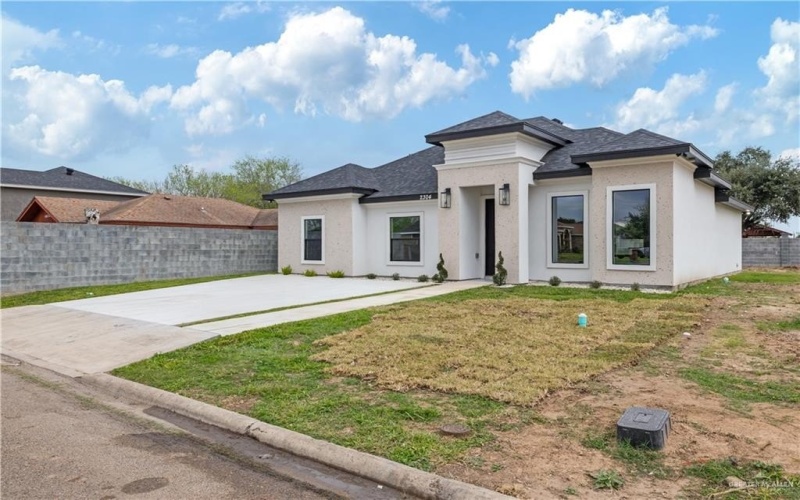 2304 Crimson Avenue, Mission, TX 78574, 4 Bedrooms Bedrooms, ,2 BathroomsBathrooms,Residential,For Sale,2304 Crimson Avenue,453970