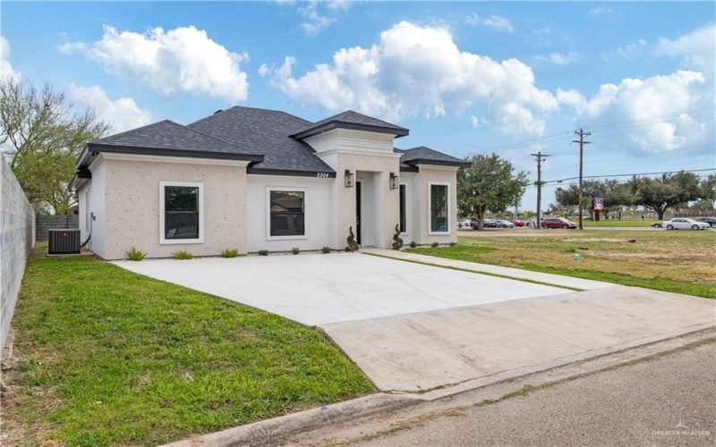 2304 Crimson Avenue, Mission, TX 78574, 4 Bedrooms Bedrooms, ,2 BathroomsBathrooms,Residential,For Sale,2304 Crimson Avenue,453970