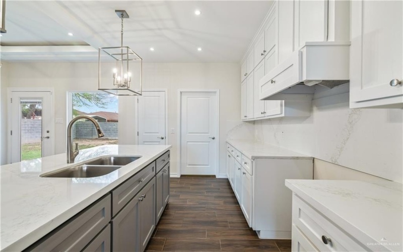 2304 Crimson Avenue, Mission, TX 78574, 4 Bedrooms Bedrooms, ,2 BathroomsBathrooms,Residential,For Sale,2304 Crimson Avenue,453970