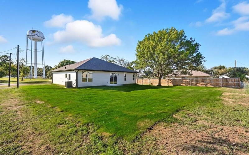 106 Clark Street, Whitesboro, TX 76273, 3 Habitaciones Habitaciones , ,2 BañosBaños,Residential,En Venta,106 Clark Street,0,21082932