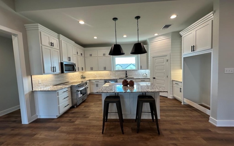 3611 Clearview Dr, San Angelo, TX 76904, 4 Bedrooms Bedrooms, ,3 BathroomsBathrooms,Residential,For Sale,3611 Clearview Dr,0,129346