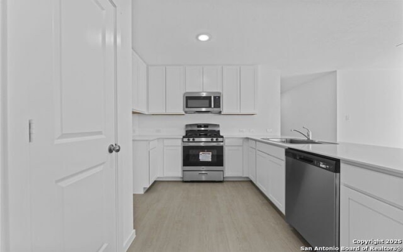 720 Horsetail Ln, New Braunfels, TX 78130, 4 Habitaciones Habitaciones , ,2 BañosBaños,Residential,En Venta,720 Horsetail Ln,0,1914328