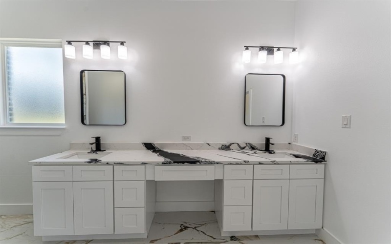 2147 Heath Street, Sulphur Springs, TX 75482, 4 Bedrooms Bedrooms, ,5 BathroomsBathrooms,Residential,For Sale,2147 Heath Street,0,21083723