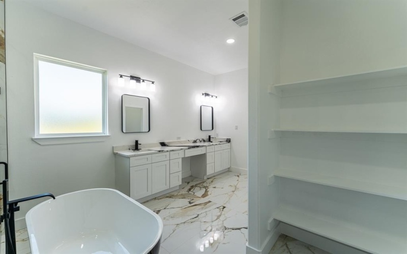 2147 Heath Street, Sulphur Springs, TX 75482, 4 Bedrooms Bedrooms, ,5 BathroomsBathrooms,Residential,For Sale,2147 Heath Street,0,21083723