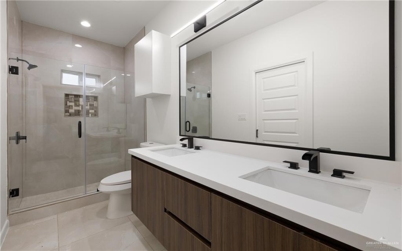 5804 Providence Avenue #B, McAllen, TX 78504, 2 Habitaciones Habitaciones , ,2 BañosBaños,Residential,En Venta,5804 Providence Avenue,456011
