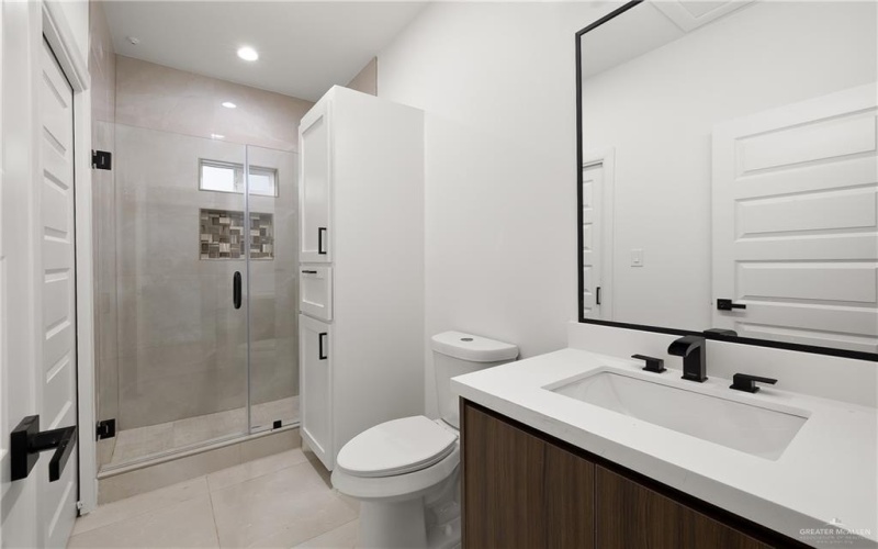 5804 Providence Avenue #B, McAllen, TX 78504, 2 Habitaciones Habitaciones , ,2 BañosBaños,Residential,En Venta,5804 Providence Avenue,456011