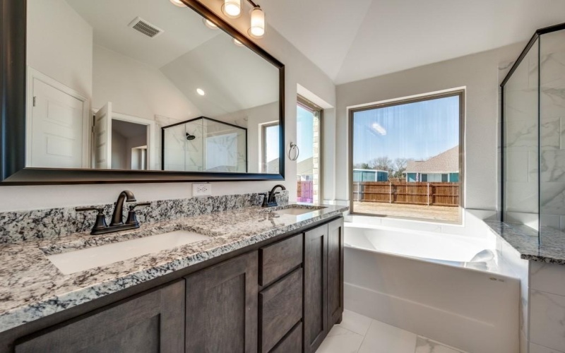 616 Kyle Drive, Tioga, TX 76271, 3 Bedrooms Bedrooms, ,2 BathroomsBathrooms,Residential,For Sale,616 Kyle Drive,0,21084310