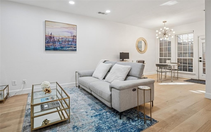 4124 Cole Avenue #209, Dallas, TX 75204, 2 Habitaciones Habitaciones , ,1 BañoBaños,Residential,En Venta,4124 Cole Avenue,0,21084365