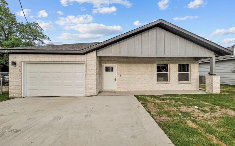 1223 Wesley Street, Greenville, TX 75401, 3 Habitaciones Habitaciones , ,2 BañosBaños,Residential,En Venta,1223 Wesley Street,0,21084479