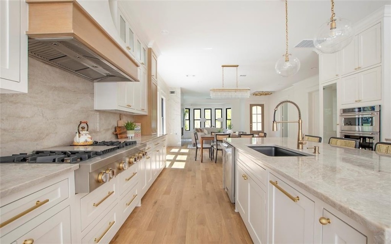 5641 Monticello Avenue, Dallas, TX 75206, 5 Bedrooms Bedrooms, ,5 BathroomsBathrooms,Residential,For Sale,5641 Monticello Avenue,0,21084496