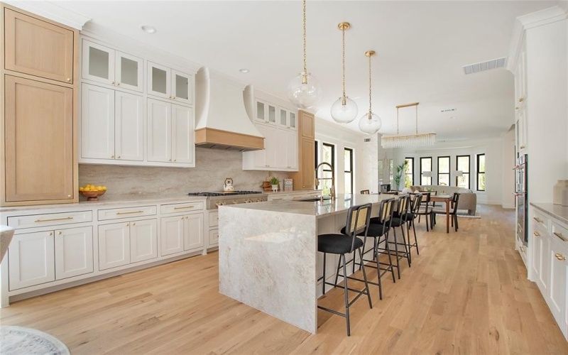 5641 Monticello Avenue, Dallas, TX 75206, 5 Bedrooms Bedrooms, ,5 BathroomsBathrooms,Residential,For Sale,5641 Monticello Avenue,0,21084496