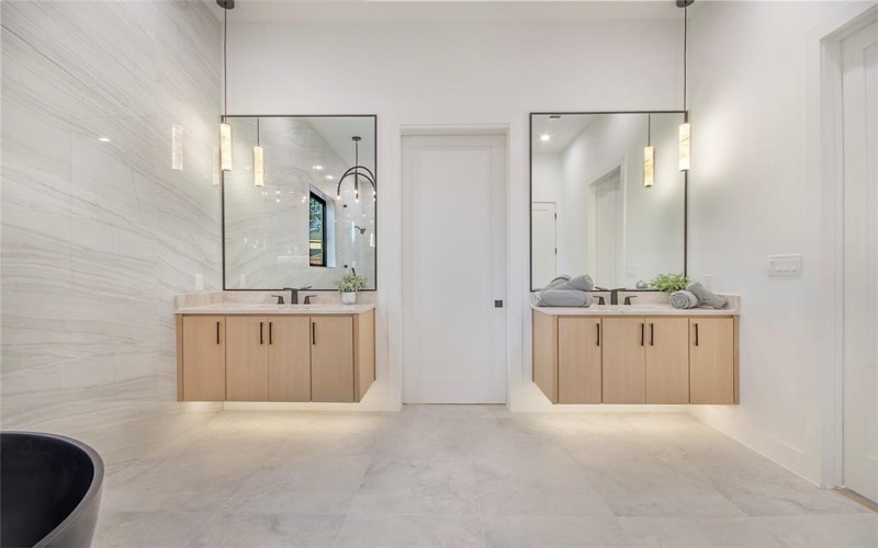 10207 Marsh Lane, Dallas, TX 75229, 5 Bedrooms Bedrooms, ,6 BathroomsBathrooms,Residential,For Sale,10207 Marsh Lane,0,21083602