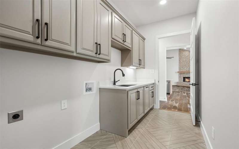 2017 Downslope Lane, Weatherford, TX 76087, 4 Bedrooms Bedrooms, ,3 BathroomsBathrooms,Residential,For Sale,2017 Downslope Lane,0,21084372