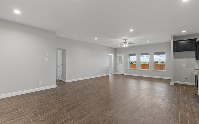 413 SUNFLOWER Trail, Cleburne, TX 76033, 5 Habitaciones Habitaciones , ,3 BañosBaños,Residential,En Venta,413 SUNFLOWER Trail,0,21084020