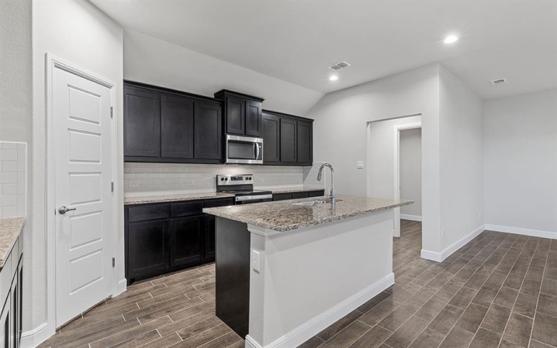 413 SUNFLOWER Trail, Cleburne, TX 76033, 5 Habitaciones Habitaciones , ,3 BañosBaños,Residential,En Venta,413 SUNFLOWER Trail,0,21084020