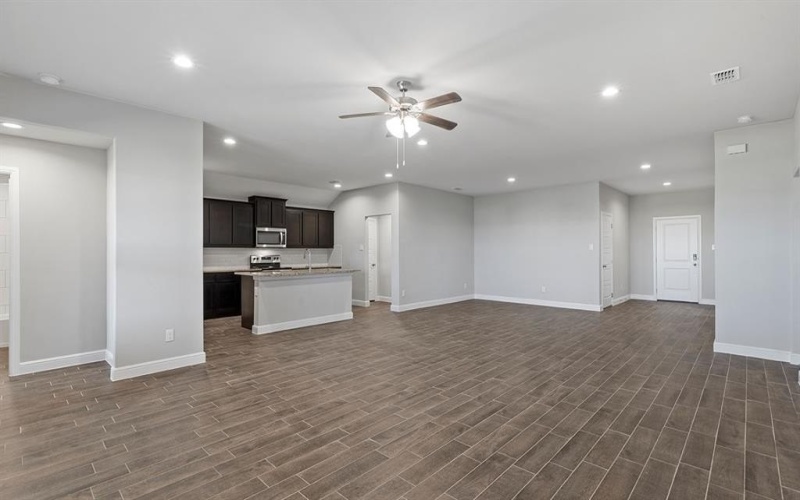 413 SUNFLOWER Trail, Cleburne, TX 76033, 5 Habitaciones Habitaciones , ,3 BañosBaños,Residential,En Venta,413 SUNFLOWER Trail,0,21084020