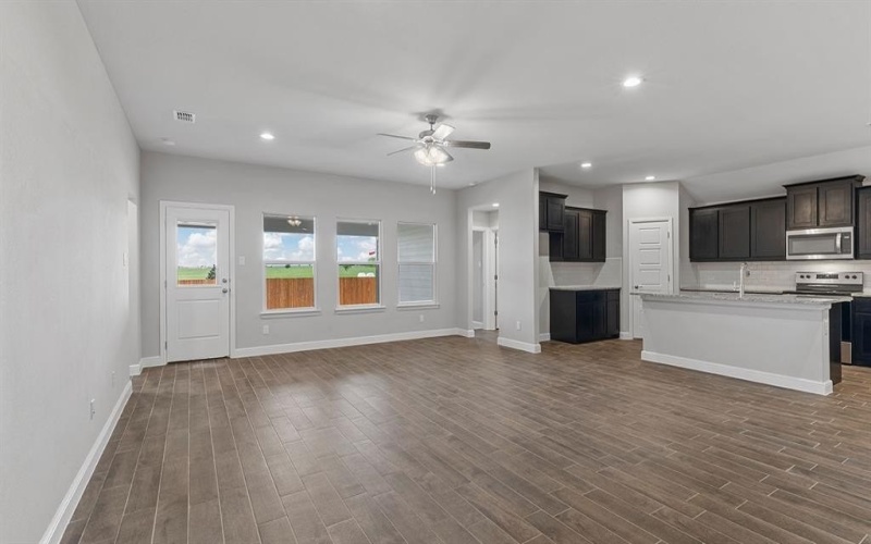 413 SUNFLOWER Trail, Cleburne, TX 76033, 5 Habitaciones Habitaciones , ,3 BañosBaños,Residential,En Venta,413 SUNFLOWER Trail,0,21084020